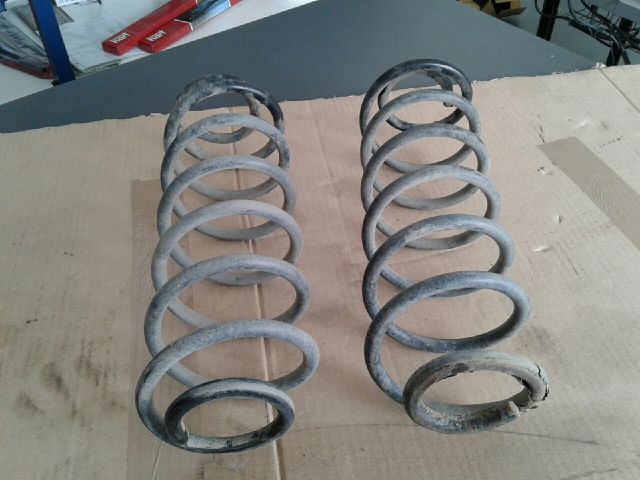 bontott FORD FIESTA VAN Hátsó Rugó Pár