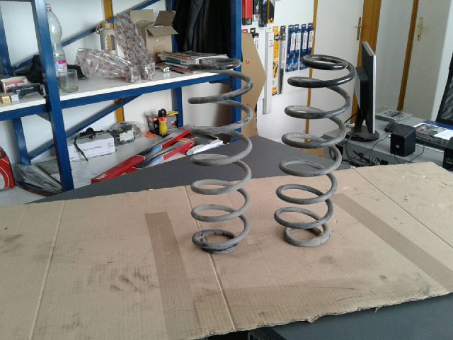 bontott FORD FIESTA VAN Hátsó Rugó Pár