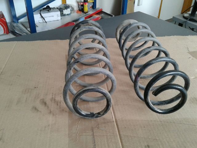 bontott FORD FIESTA VAN Hátsó Rugó Pár