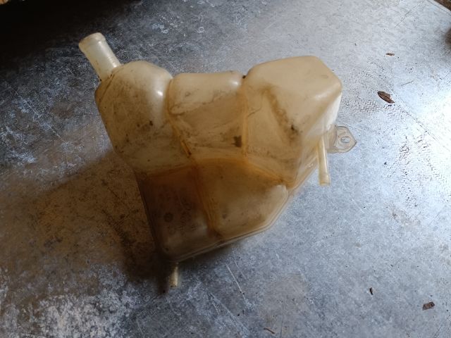 bontott FORD FIESTA VAN Kiegyenlítő Tartály