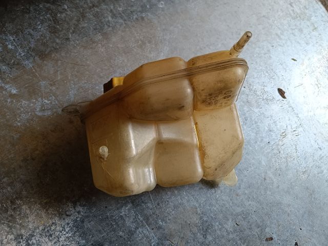 bontott FORD FIESTA VAN Kiegyenlítő Tartály