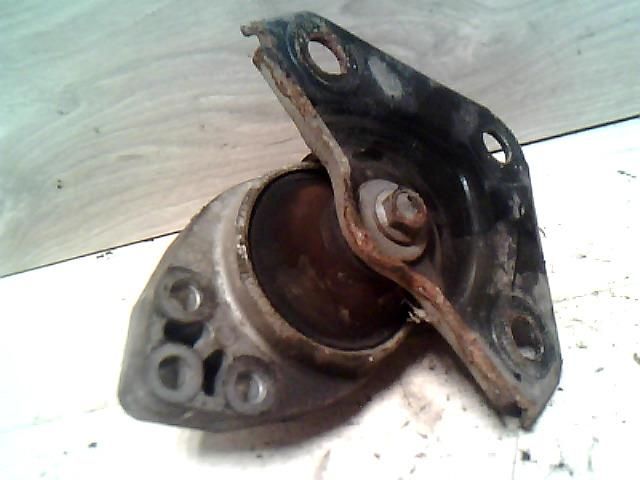 bontott FORD FIESTA VAN Motor Tartó Bak Jobb