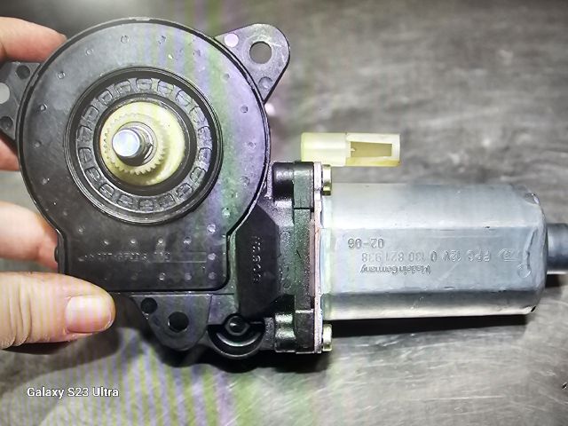 bontott FORD FIESTA VAN Bal első Ablakemelő Motor