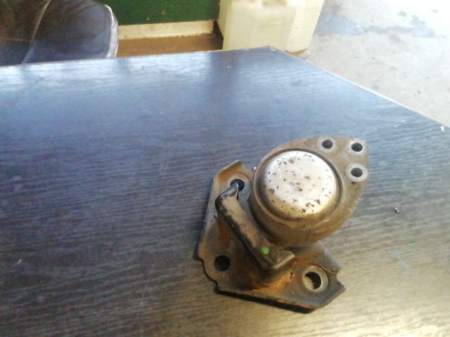 bontott FORD FIESTA VAN Motor Tartó Bak Jobb