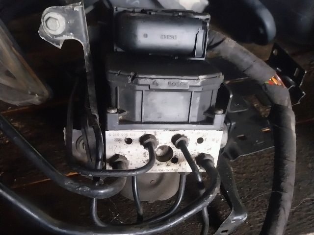 bontott FORD FIESTA VI ABS Kocka