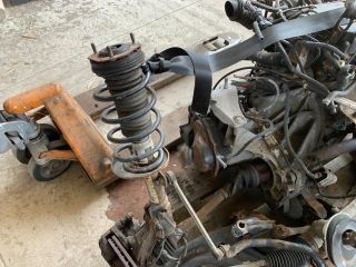 bontott FORD FIESTA VI Bal első Csonkállvány Kerékaggyal