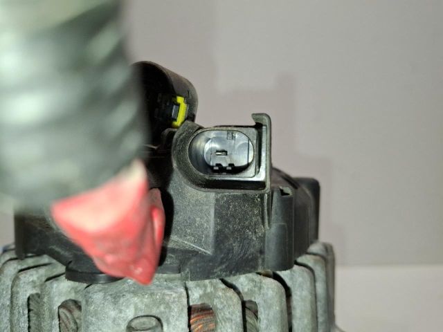 bontott FORD FIESTA VI Generátor