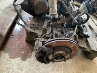 bontott FORD FIESTA VI Jobb első Féknyereg Munkahengerrel