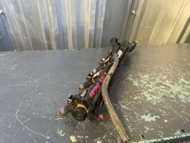 bontott FORD FIESTA VI Porlasztó Sor / Híd