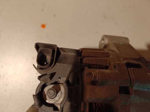 bontott FORD FIESTA VI Generátor