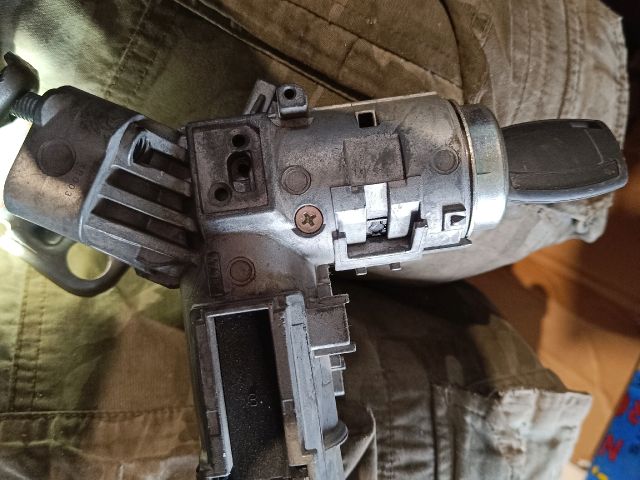 bontott FORD FIESTA VI Gyújtáskapcsoló