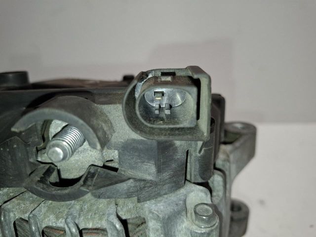 bontott FORD FIESTA VI Generátor