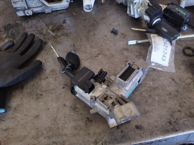 bontott FORD FIESTA VI Gyújtáskapcsoló Házzal