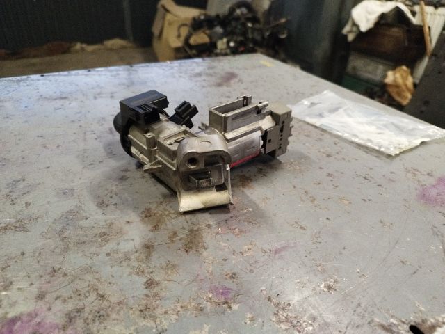 bontott FORD FIESTA VI Gyújtáskapcsoló Házzal