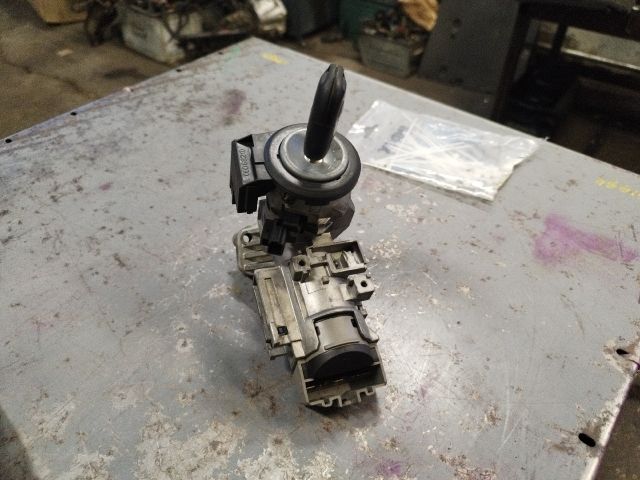 bontott FORD FIESTA VI Gyújtáskapcsoló Házzal