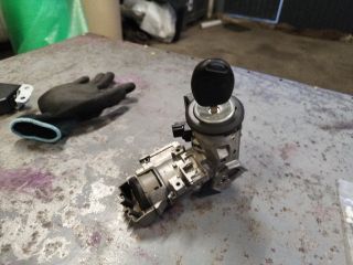 bontott FORD FIESTA VI Gyújtáskapcsoló Házzal