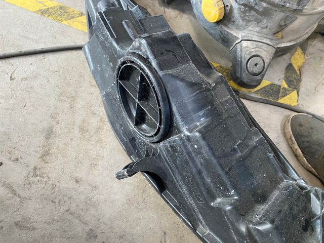 bontott FORD FIESTA VI Jobb első Csonkállvány Kerékaggyal