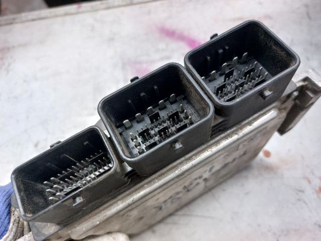 bontott FORD FIESTA VI Motorvezérlő