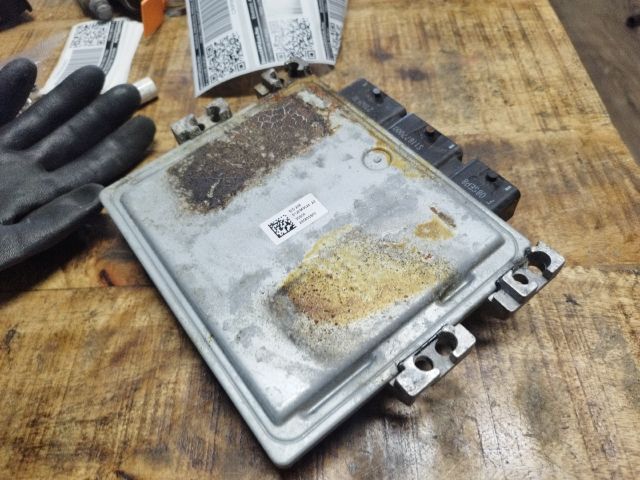 bontott FORD FIESTA VI Motorvezérlő