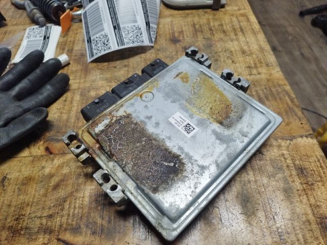 bontott FORD FIESTA VI Motorvezérlő