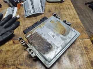 bontott FORD FIESTA VI Motorvezérlő