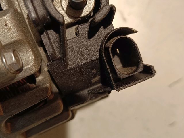 bontott FORD FIESTA VI Generátor