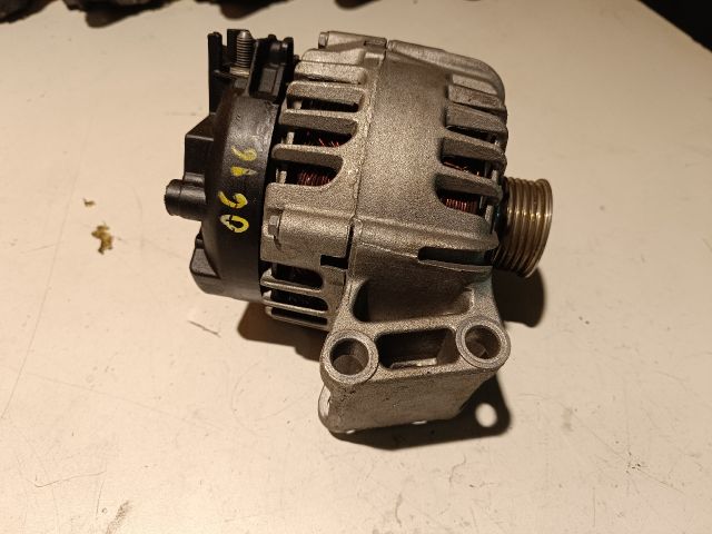 bontott FORD FIESTA VI Generátor