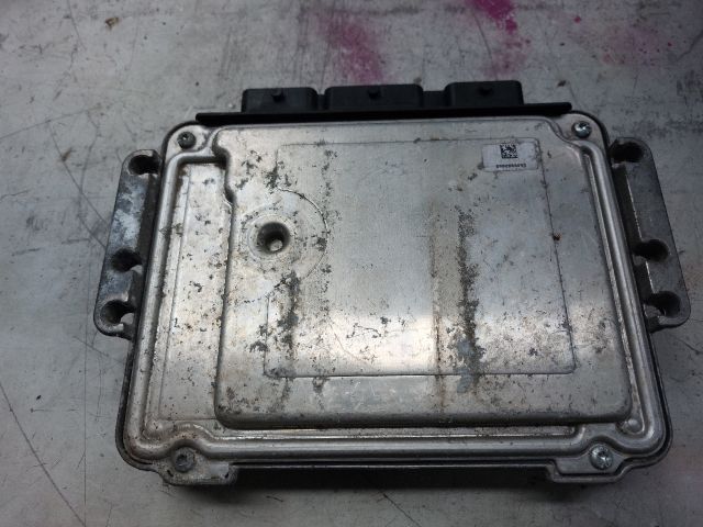 bontott FORD FIESTA VI Motorvezérlő