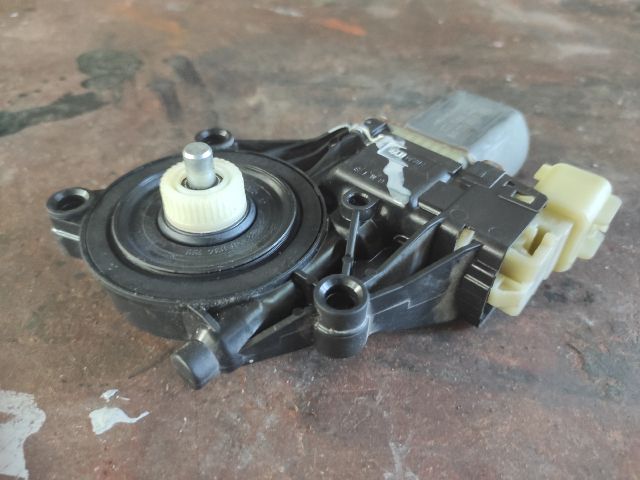 bontott FORD FIESTA VI Bal első Ablakemelő Motor