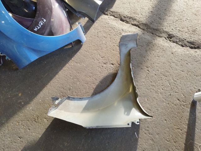 bontott FORD FIESTA VI Bal első Sárvédő