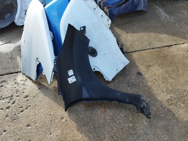 bontott FORD FIESTA VI Bal első Sárvédő