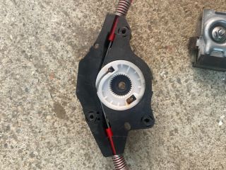 bontott FORD FIESTA VI Bal hátsó Ablakemelő Szerkezet (Elektromos)