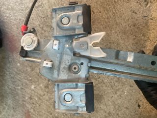 bontott FORD FIESTA VI Bal hátsó Ablakemelő Szerkezet (Elektromos)