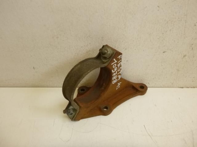 bontott FORD FIESTA VI Bal hátsó Féltengely Tartó