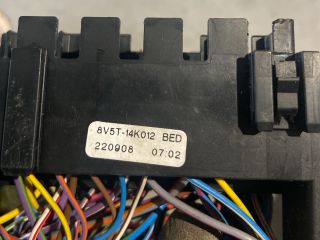 bontott FORD FIESTA VI Biztosítéktábla Utastér