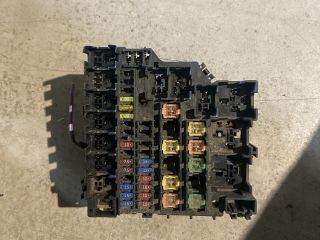 bontott FORD FIESTA VI Biztosítéktábla Utastér