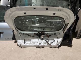 bontott FORD FIESTA VI Csomagtérajtó (Részeivel)