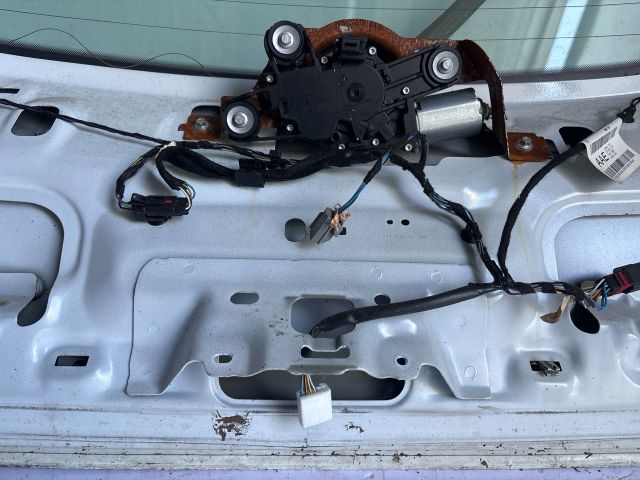 bontott FORD FIESTA VI Csomagtérajtó (Üres lemez)