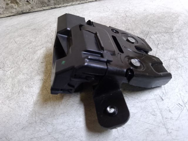 bontott FORD FIESTA VI Csomagtérajtó Zárszerkezet