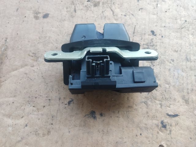 bontott FORD FIESTA VI Csomagtérajtó Zárszerkezet