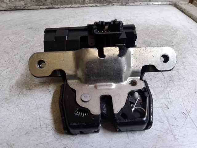 bontott FORD FIESTA VI Csomagtérajtó Zárszerkezet