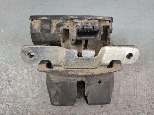 bontott FORD FIESTA VI Csomagtérajtó Zárszerkezet