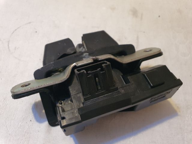 bontott FORD FIESTA VI Csomagtérajtó Zárszerkezet