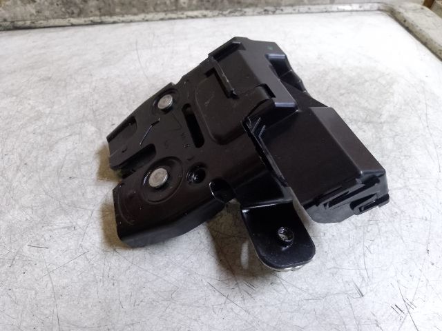 bontott FORD FIESTA VI Csomagtérajtó Zárszerkezet