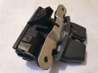 bontott FORD FIESTA VI Csomagtérajtó Zárszerkezet