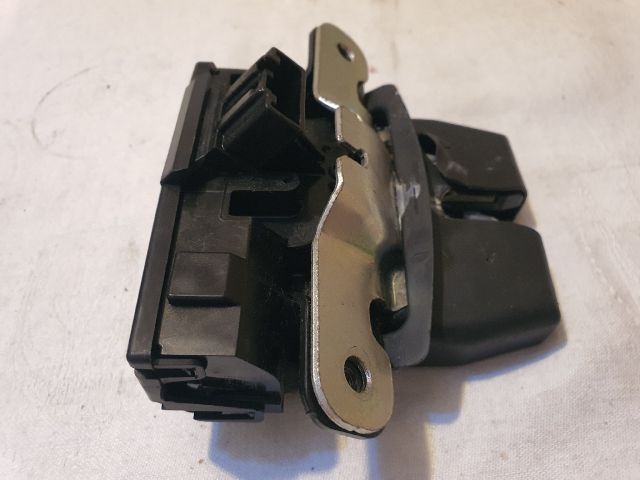 bontott FORD FIESTA VI Csomagtérajtó Zárszerkezet