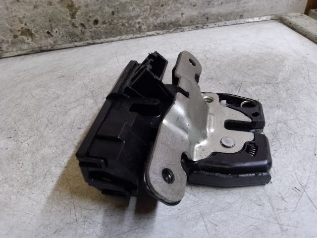 bontott FORD FIESTA VI Csomagtérajtó Zárszerkezet