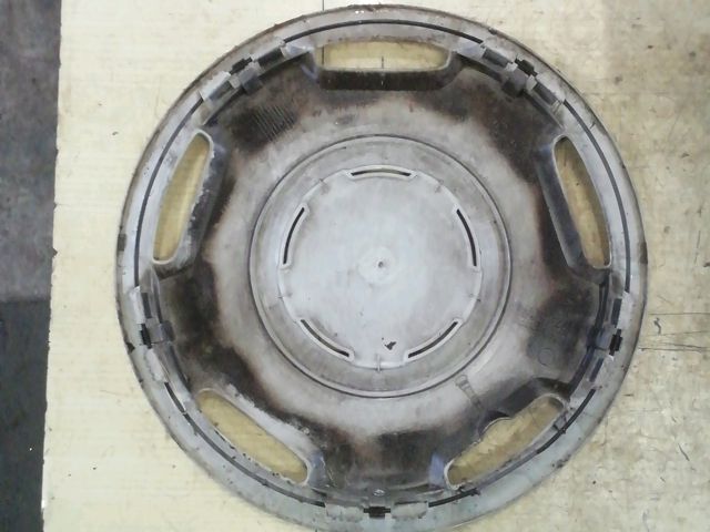 bontott FORD FIESTA VI Dísztárcsa (1 db)