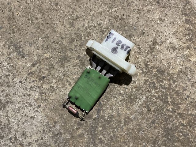 bontott FORD FIESTA VI Előtét Ellenállás Fűtőmotor