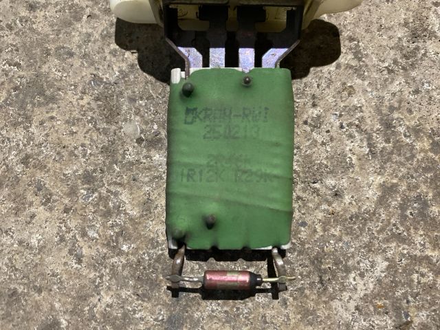 bontott FORD FIESTA VI Előtét Ellenállás Fűtőmotor